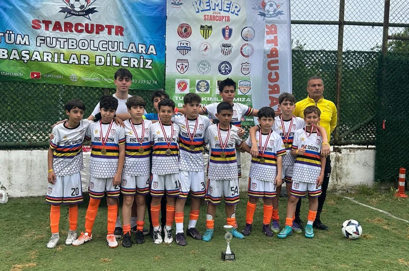 Menderes Altınyıldız Spor Kulübü oyuncuları
